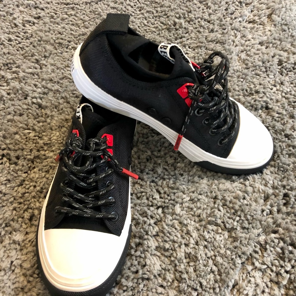 Bikkembergs two-tone, laces, round toeline, flat, fabric inner, rubber sole.
